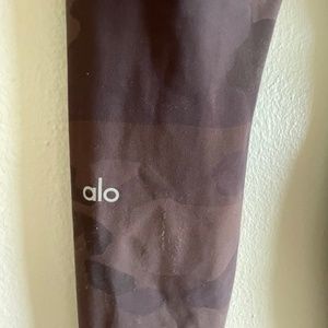 ALO yoga neutral camo high rise leggings